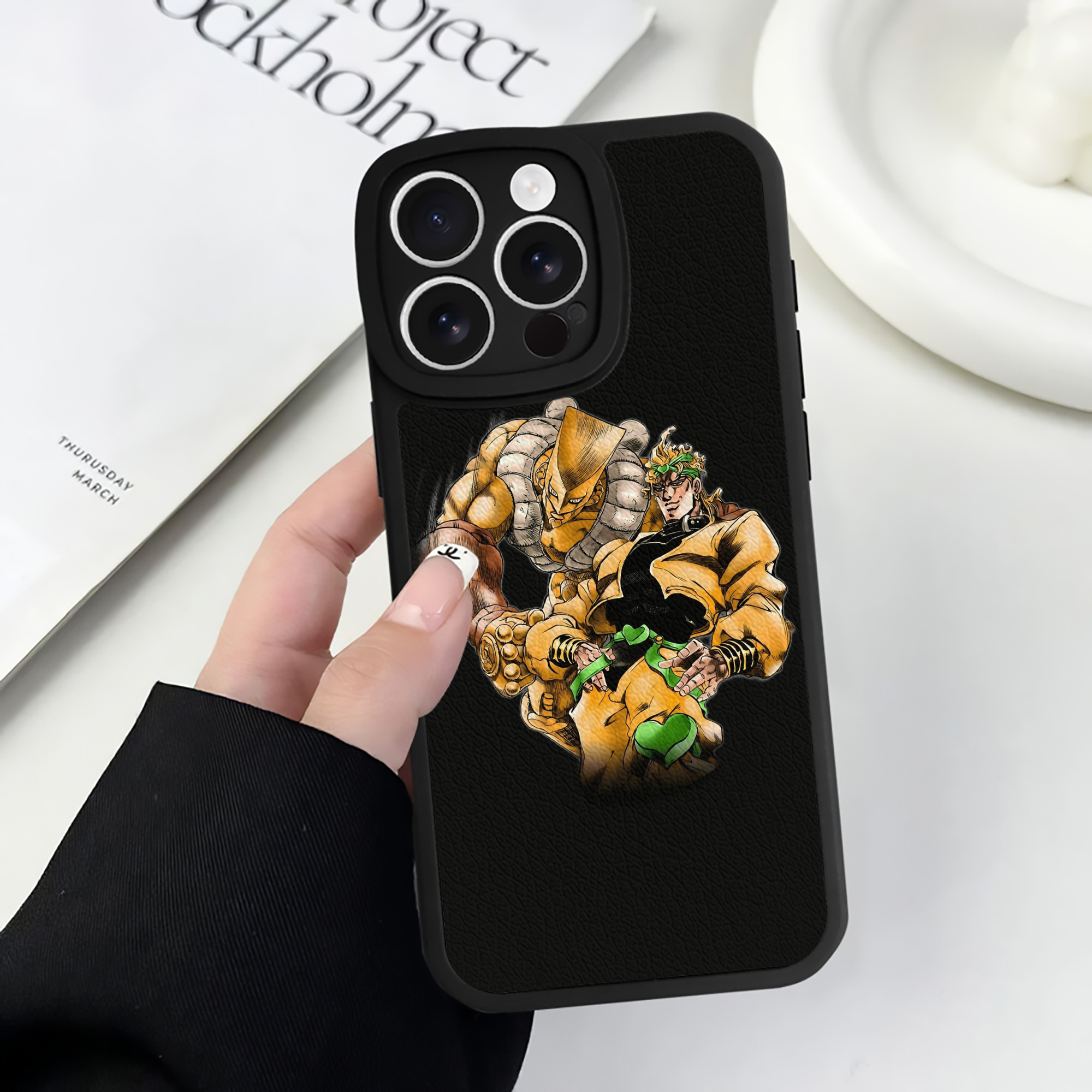 （画像用） ジョジョの奇妙な冒険 ディオ?ブランドー JoJo's Bizarre Adventure Dio Brando 【iPhone 16シリーズ対応】シリコンスマホケース（レザー調） 材質：シリコン